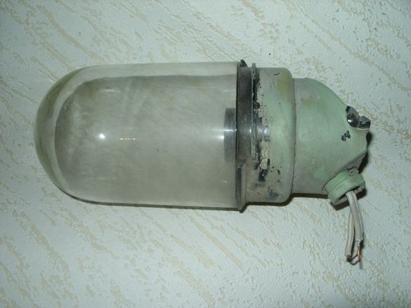 Стара лампа за баня от соца