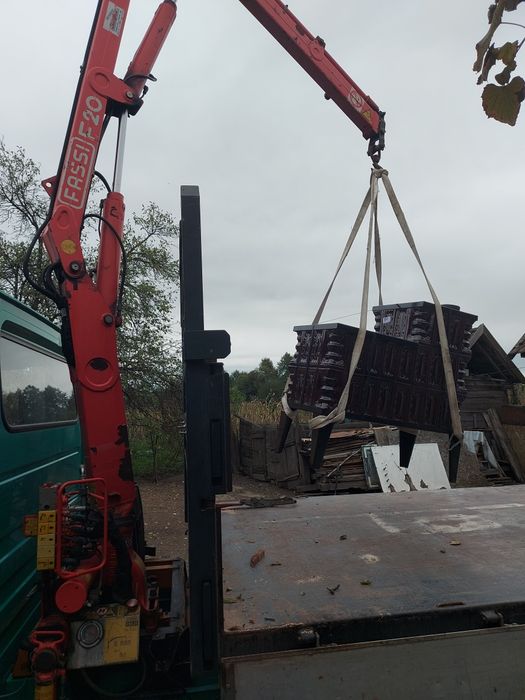 Transport marfa cu macara și basculabila