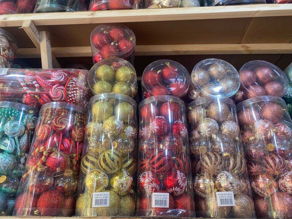 Новогодние игрушки и украшения