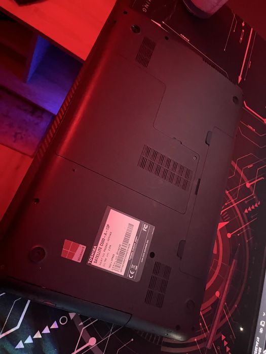 Laptop toshiba satelite 8gb ram perfect pentru office