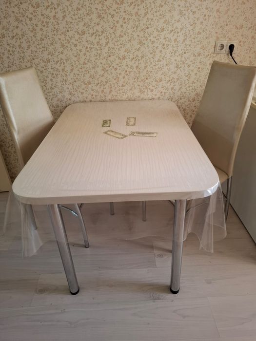 Кухонный стол в отличном состоянии