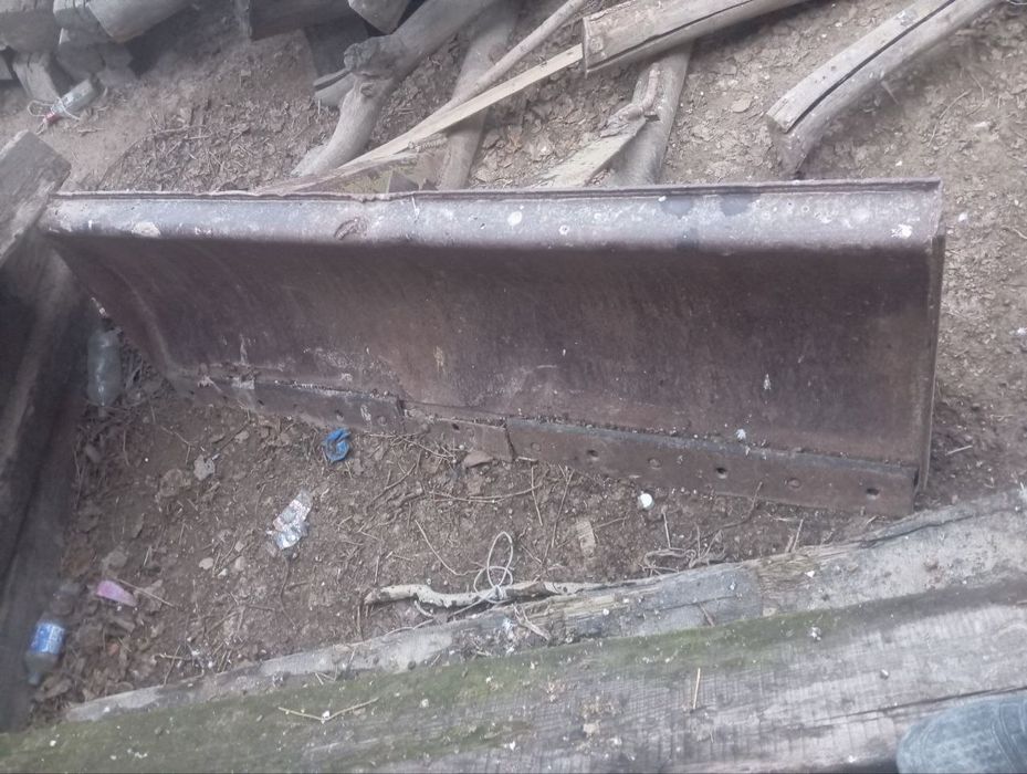 Yumuz  traktor sotiladi