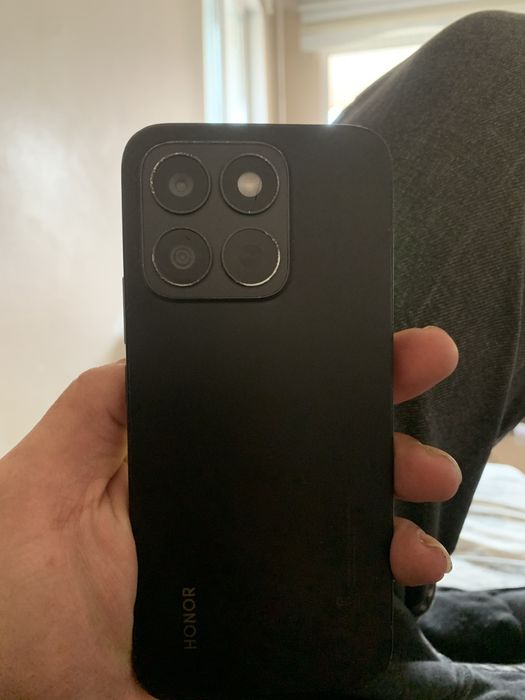 Продавам Honor x8c