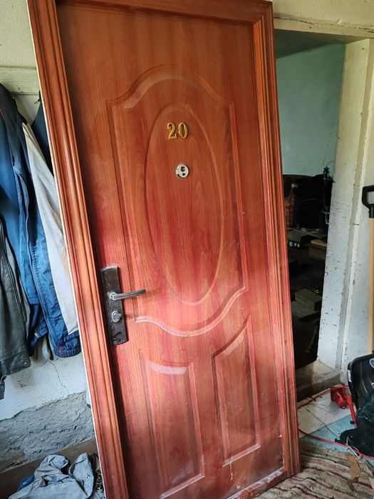 Ușa metalică in stare buna