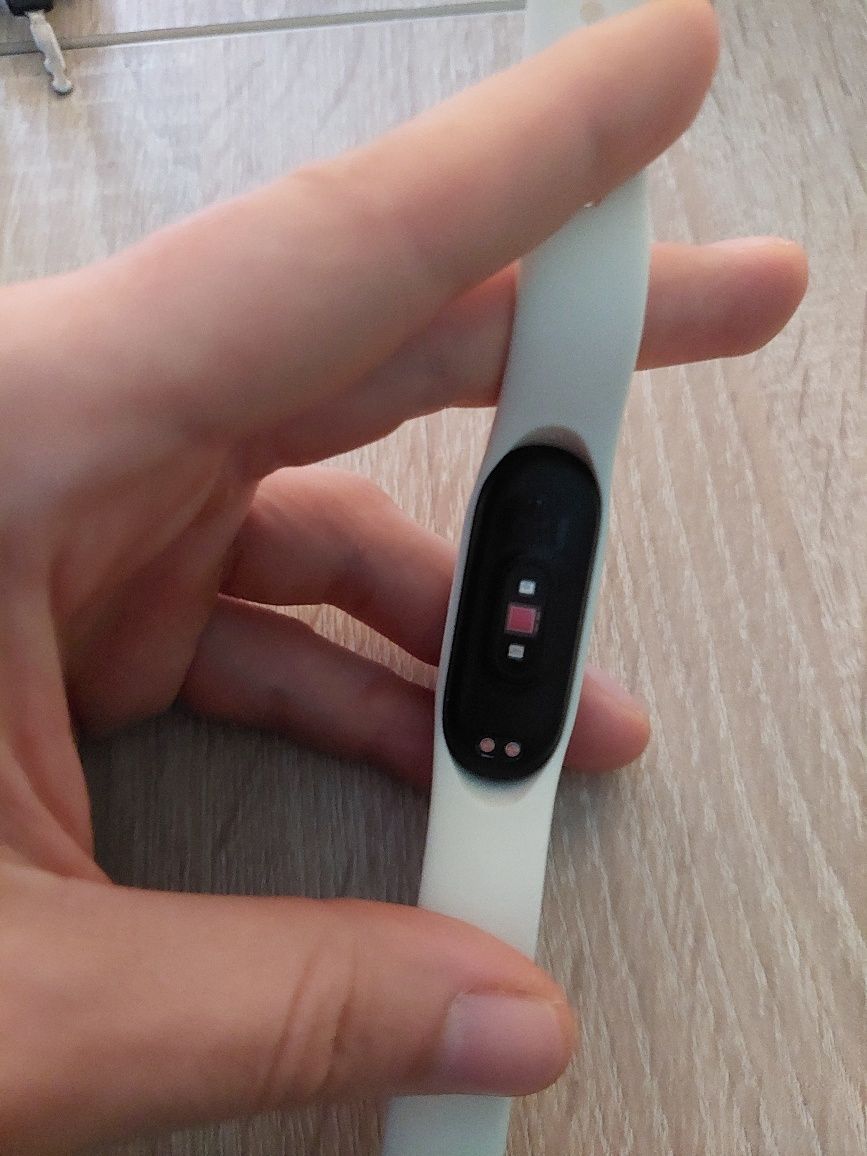 Vând Xiaomi Mi Band 4