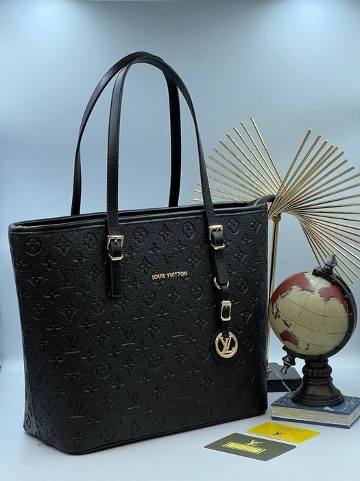 Geanta Louis Vuitton Noua !!! Dimensiuni 38/30 !!!