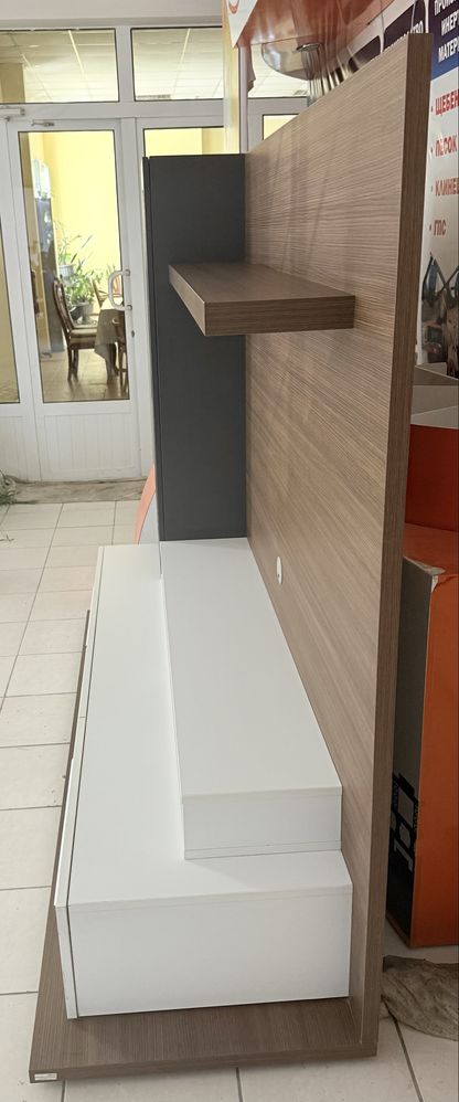 Продаю новую мебельную стенку под ТВ