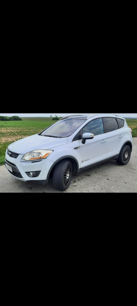 Ford Kuga  2010 Titanium 2.5T, 200cp, automat 4x4 
Motor  2.5T, 200 c