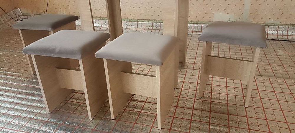 Стол кухонный и 4 стула