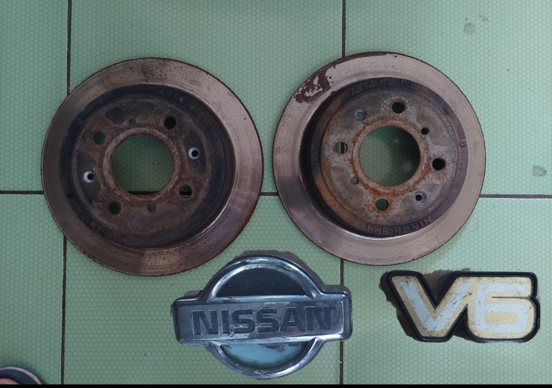 Продам значки Nissan, V6 и тормозные диски Honda