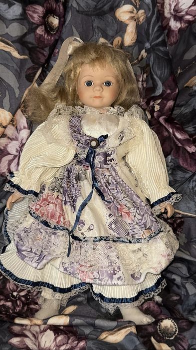 Papusa din  portelan