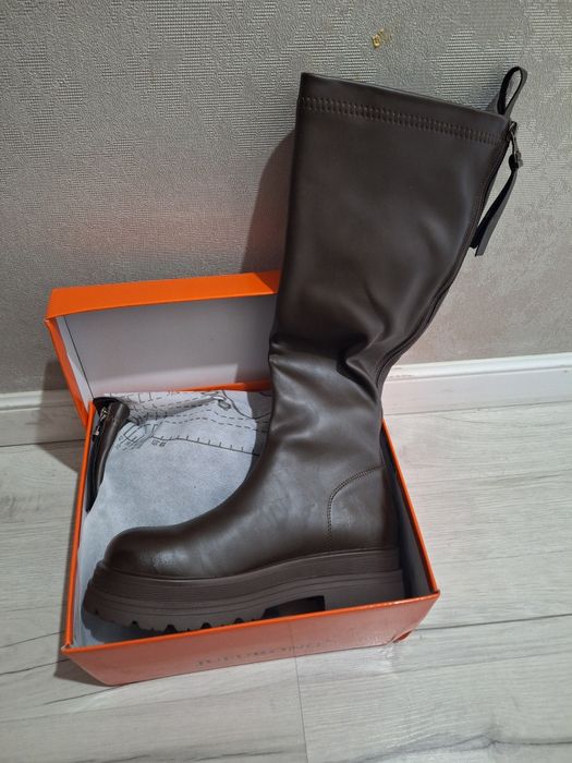 Продаём ботинки коричневые . Новые. 40 размер..