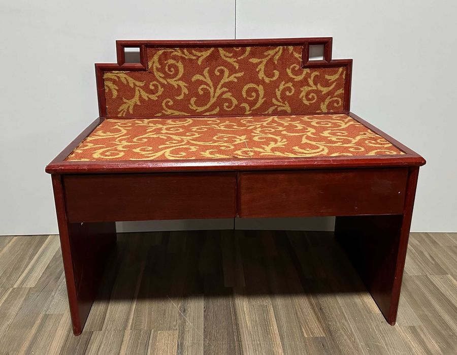 2 buc Bancuta cu spatar si sezut tapitate; Dulapior cu 2 sertare