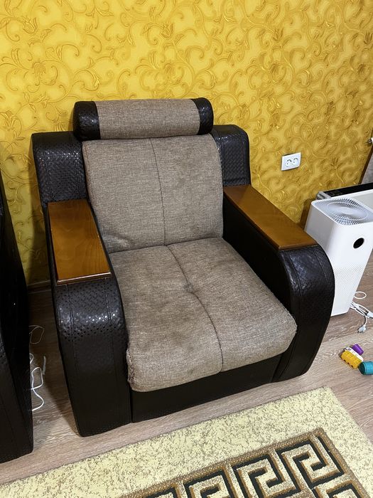 Диван угловой с креслом в нормальном состоянии