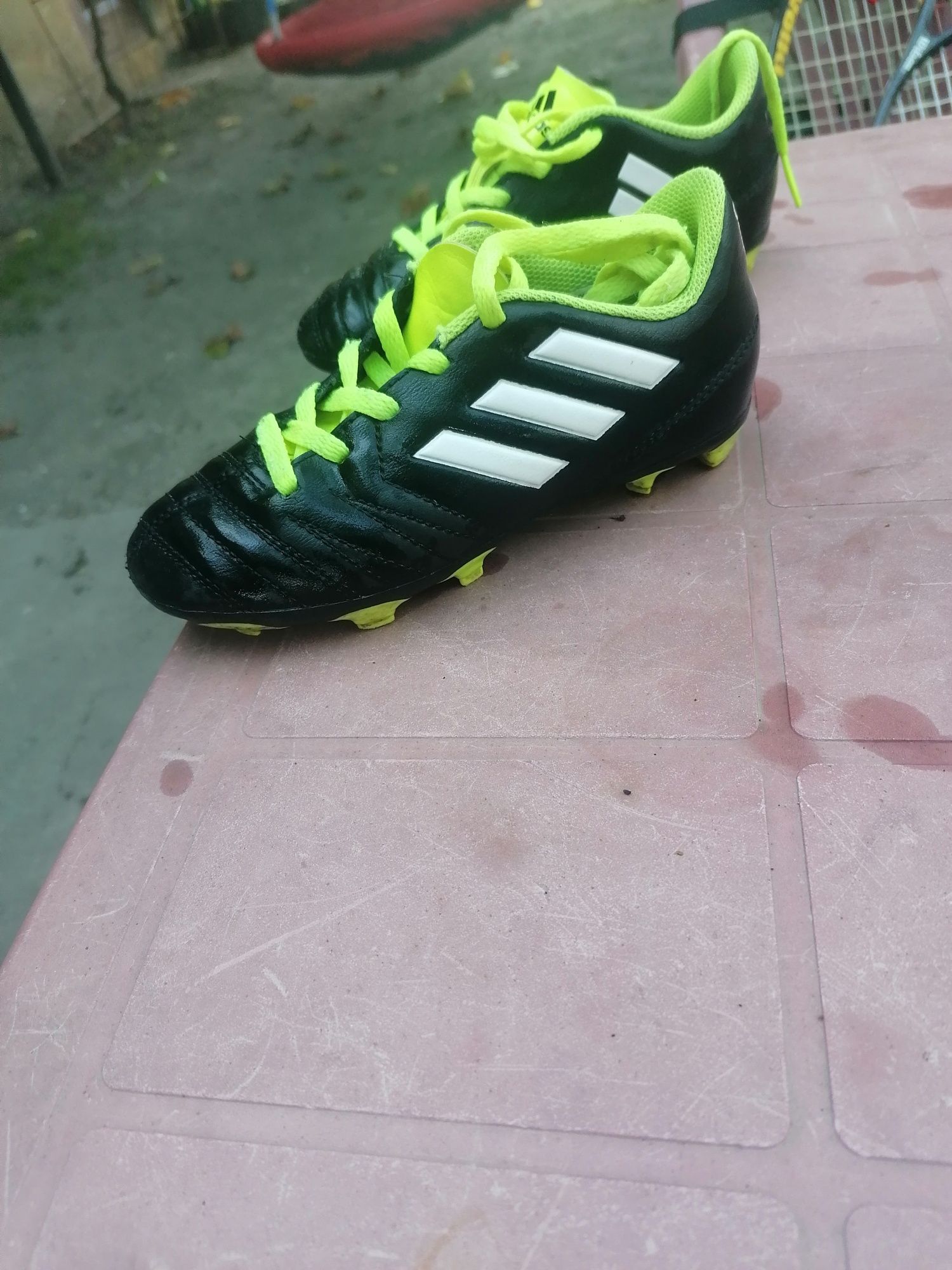 Ghete fotbal adidas nr.29