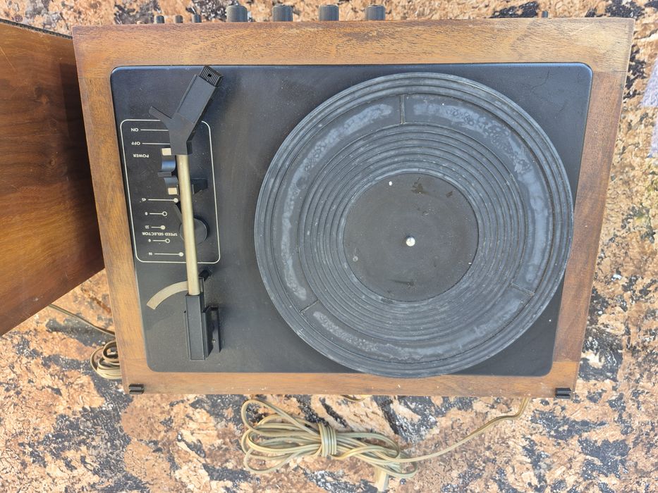 Vând pick-up marca Tesla model nzc 130 cu o boxa