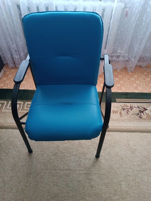 Продам стул офисный