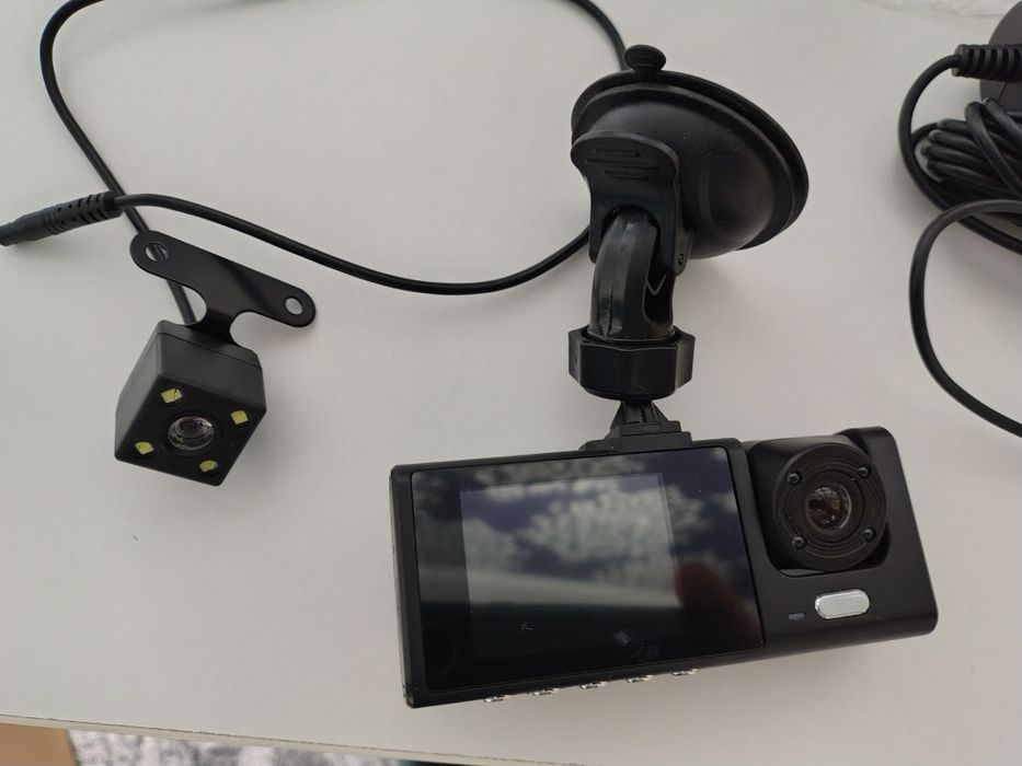 Camera de bord si de spate pentru masina