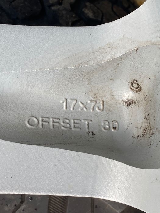 17 Цола 6 х 114.3 мм Нисан Навара , Патфайндер , Nissan Navara