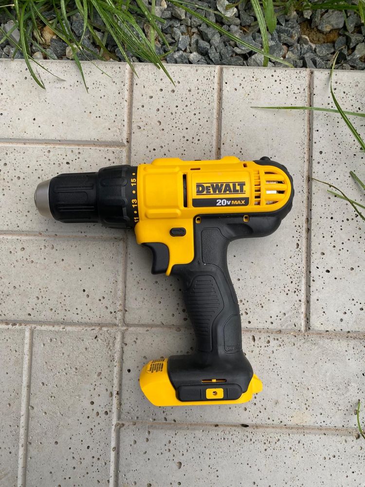 Vand Masina gaurit/insurubat Dewalt DCD771 NOUA America