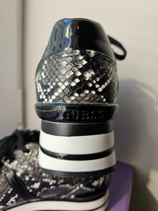 Дамски маратонки GUESS