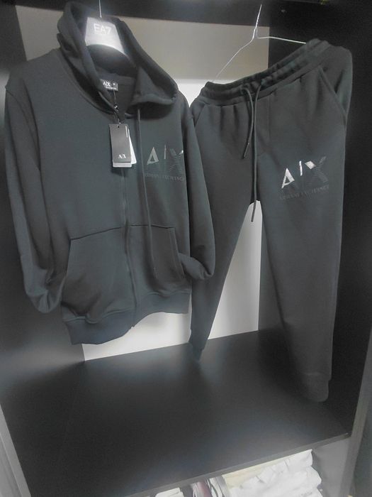 Trening barbati Armani!
