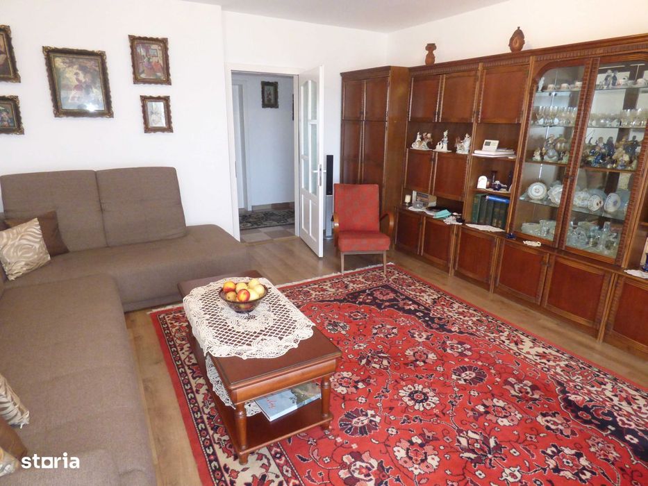 Vand apartament cu 4 camere suprafata construita 105mp