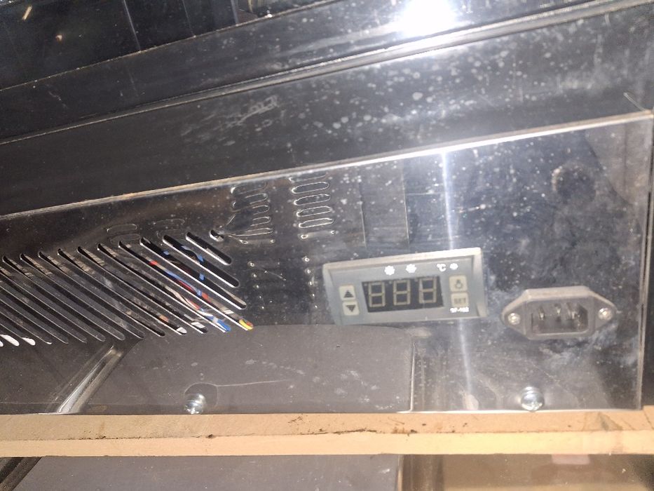 Хладилна витрина настолна