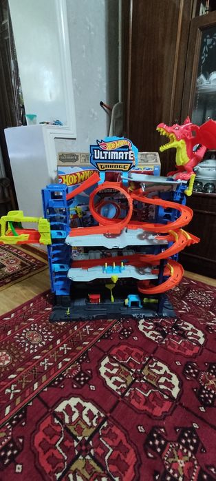 Hot Wheels Ultimate Garage (Гараж с драконом)
Продаётся огромный игро