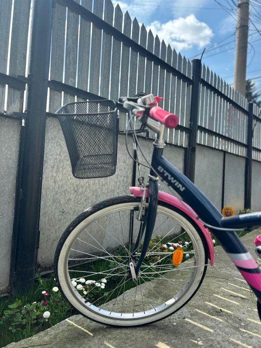 Bicicleta fete /stare nouă vând