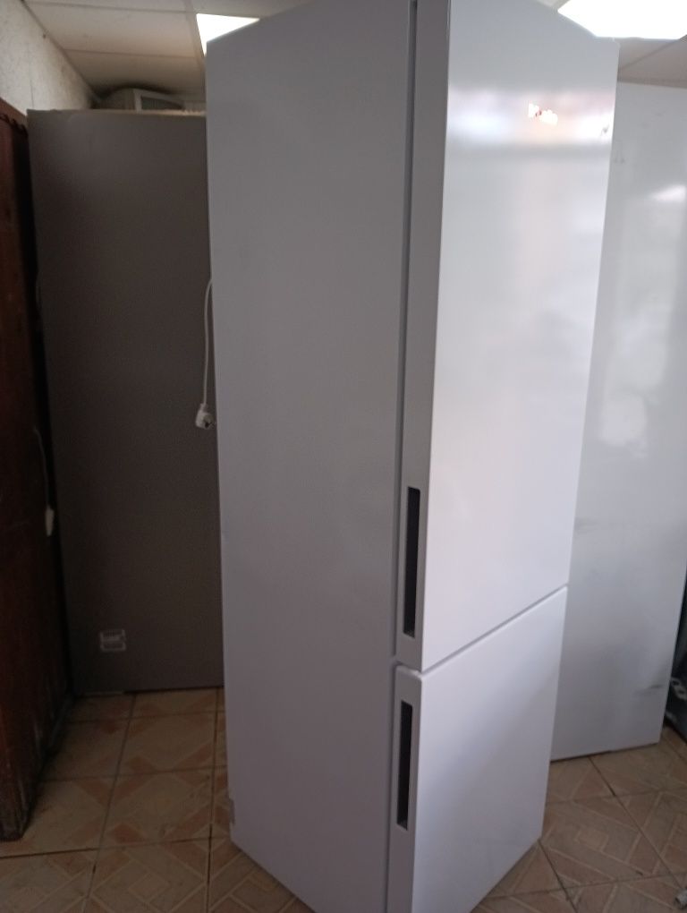 Като нов  комбиниран хладилник с фризер Миеле Miele с 2 год. ГАРАНЦИЯ!