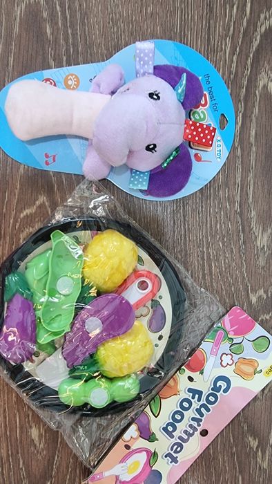 Развивающие игрушки набор Все Новый Цена за все 
110 000 сум охирги на