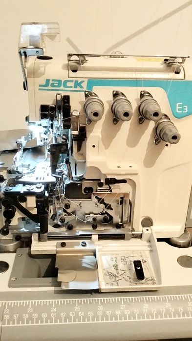 Срочно продается оберлок Jak JK-E3 , 5-ниточный .