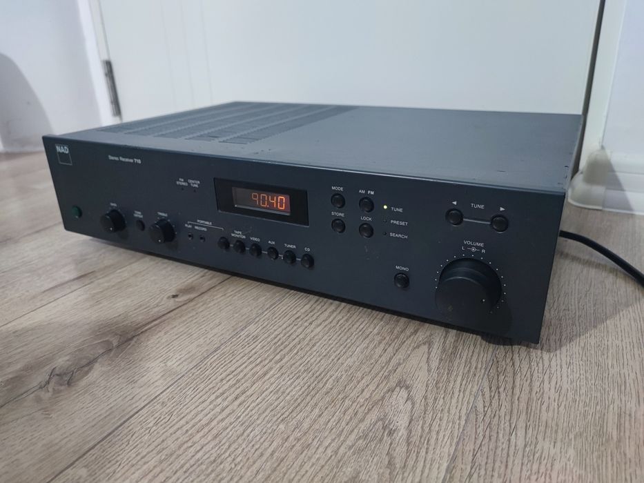 Amplificator NAD 710 amplituner statie