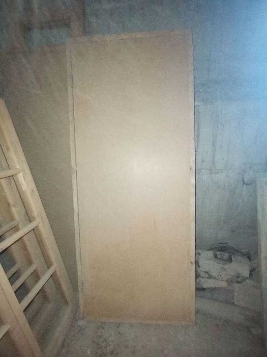 Ёғочдан ясалган ишлатилмаган эшиклар сотилади