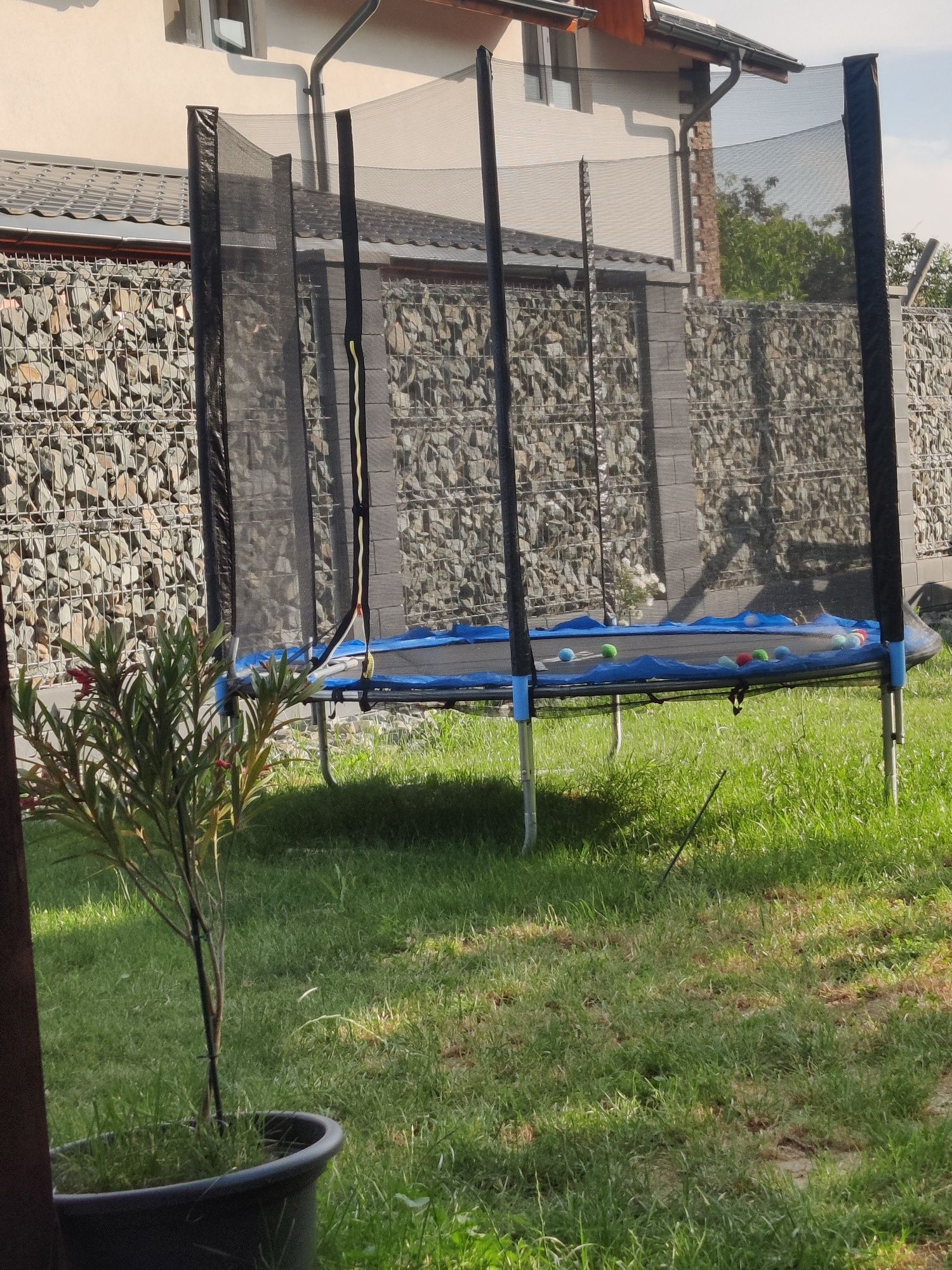 Trambulina cu plasa si scara acces, diametru 252 cm, maxim 120 kg,