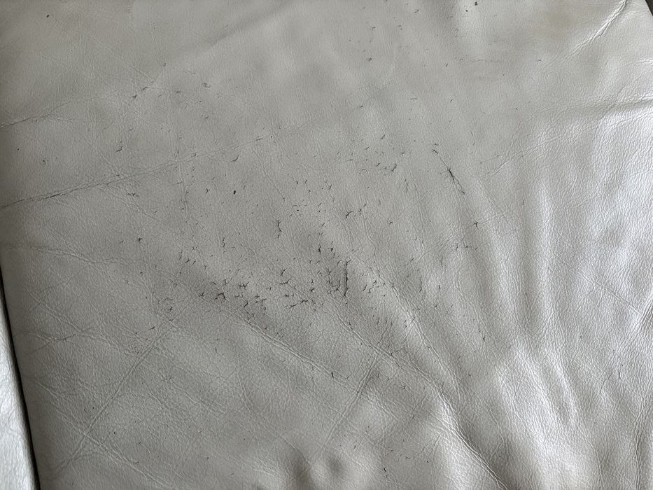 Canapea din piele + 1 fotoliu - Necesita reconditionare