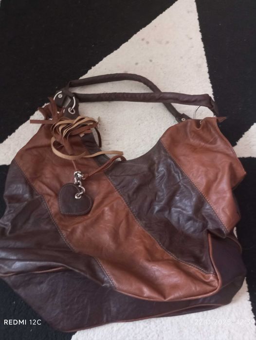 Дамска чанта естествена кожа.