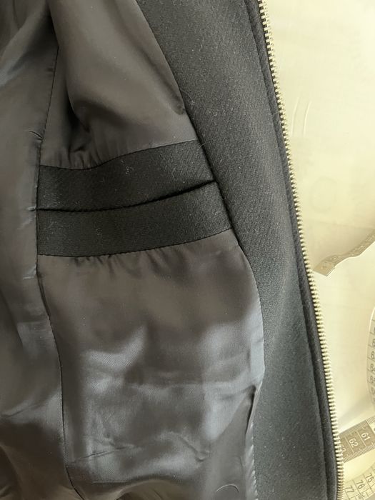 Vand  pardesiu Zara, nou, scurt, negru, cu tinte, XS