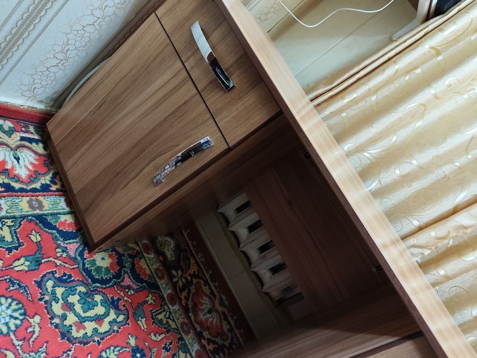 Стол письменный с двумя шкафчиками