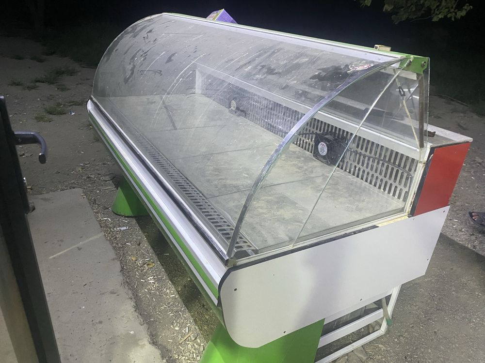 Холодильник для магазина
