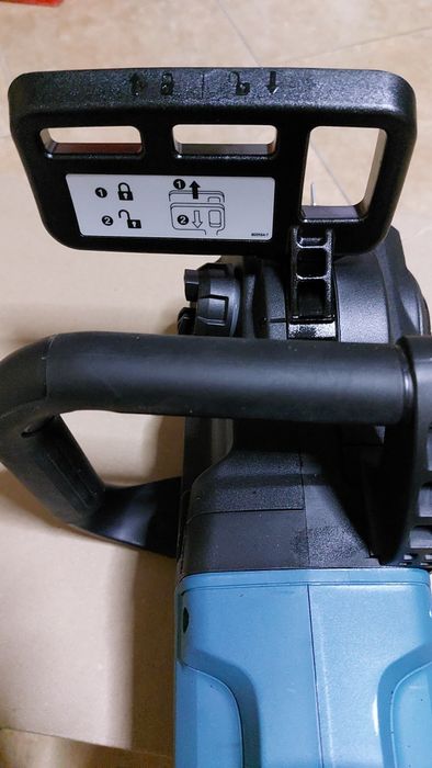 Drujbă electric cu lant Makita UC3451A