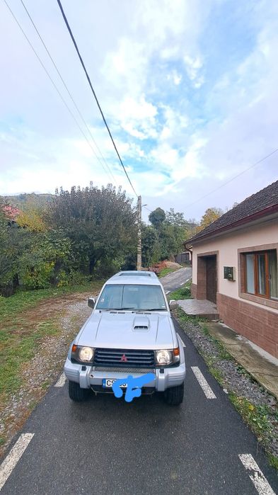 Vând mitsubishi pajero