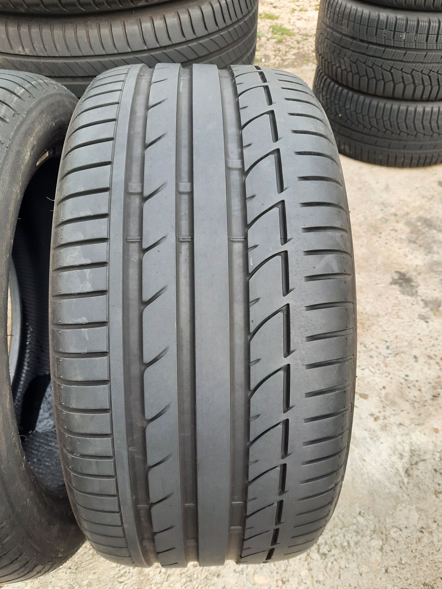 2 Броя Гуми 275/40/19 Bridgestone 6,2mm Runflat