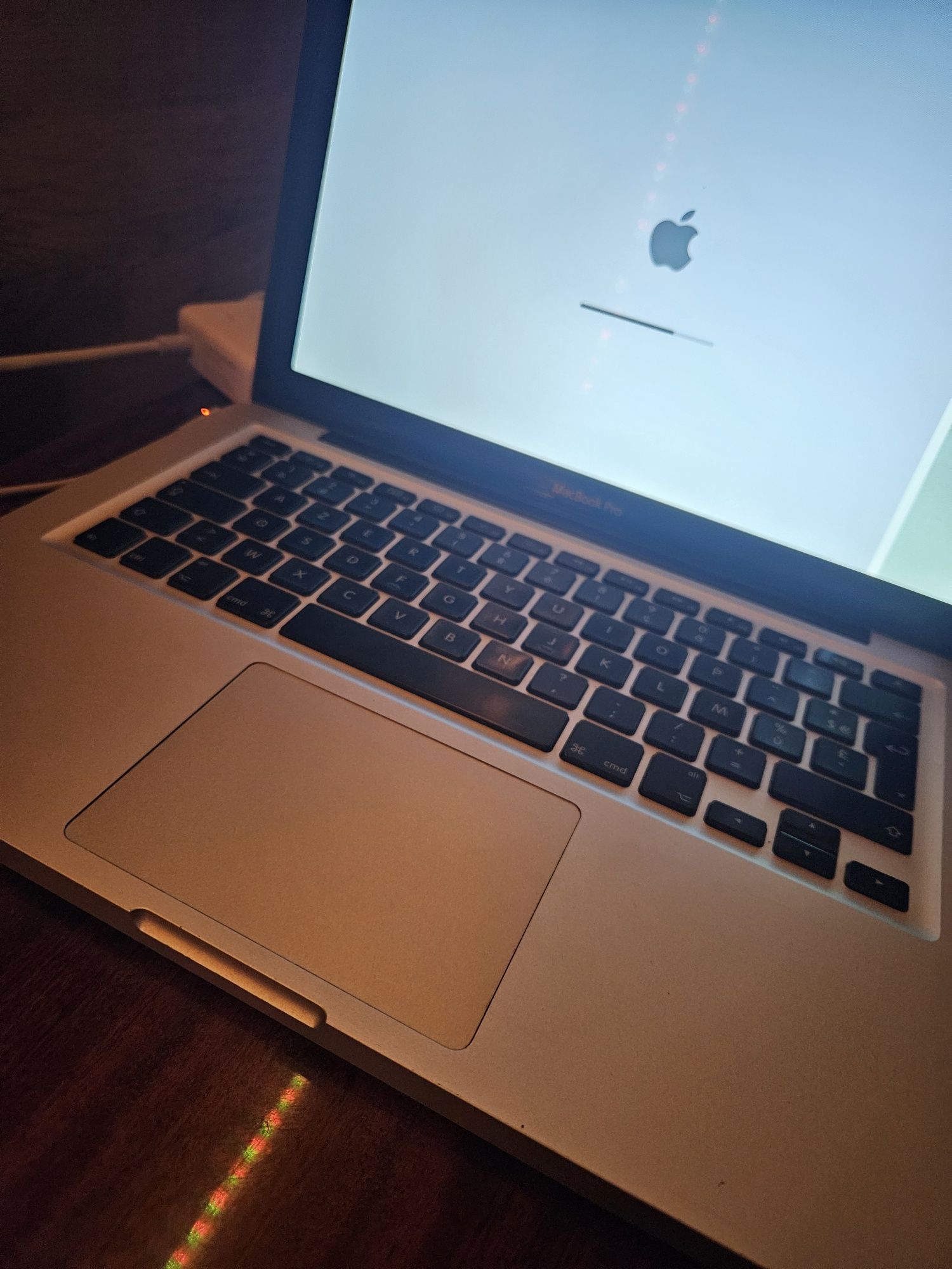 Macbook Pro - работещ