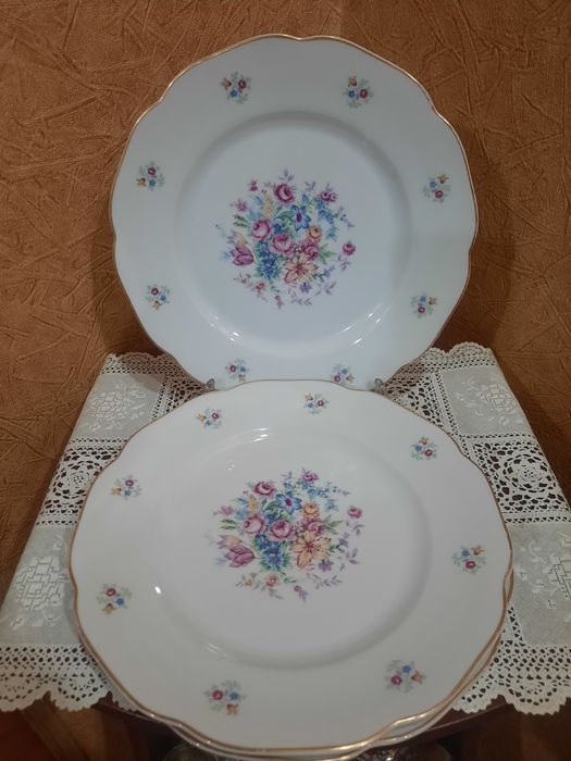 Красивые тарелки- 3 шт., Чехославакия, d- 24 см. Белоснежный фарфор, в