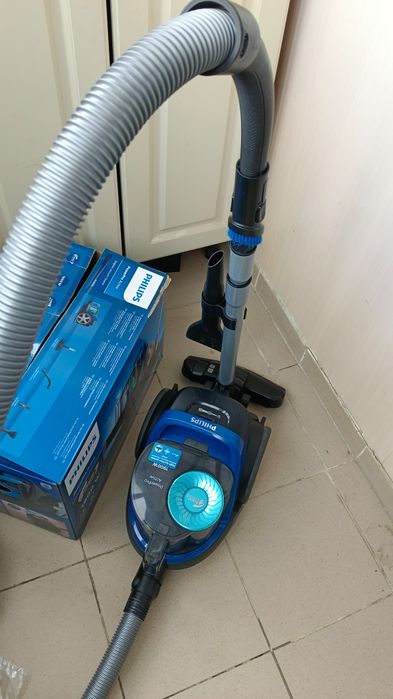 Пылесос Philips 1900w fc9570