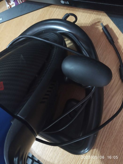 Vând volan cu pedale Genesys compatibil cu PC și PS 3