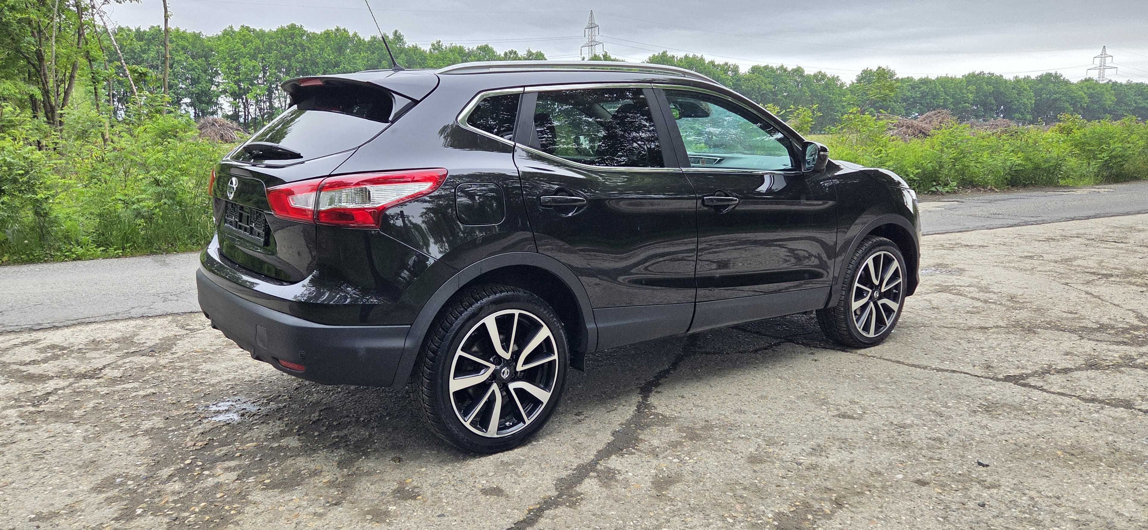 Nissan Qashqai-1.6 DCi *4x4*