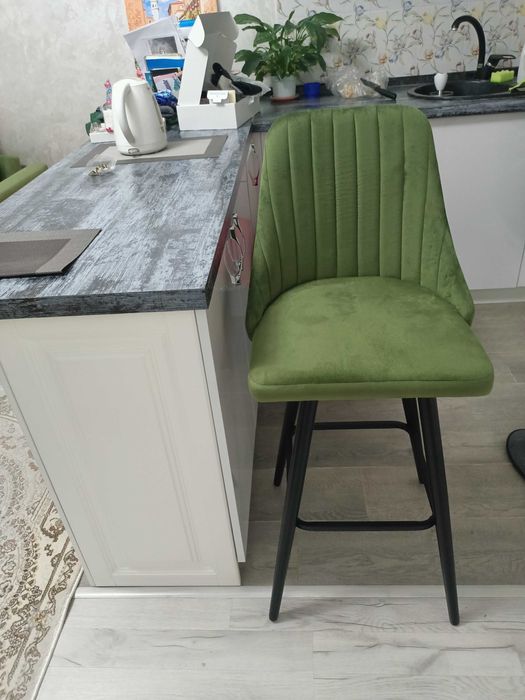 Стулья барные новые оливкового цвета, 2 штуки